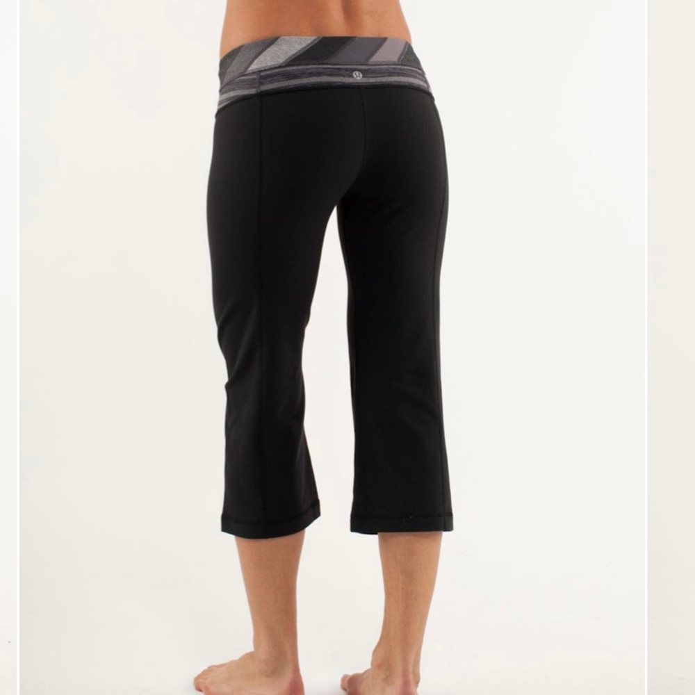 LULULEMON GROOVE CROP PANTS REVERSABLE TO BLACK FITTED CAPRI SZ 6